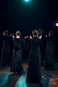 弗拉门科 舞台表演红色衣服文化娱乐舞者裙子舞蹈音乐女孩节日图片
