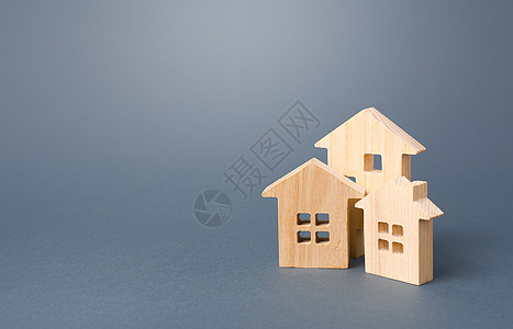 灰色背景的木房子 买卖房屋买卖 出租 公寓和房屋的社区所有者 建筑业 维护和公用事业 按揭贷款房地产图片
