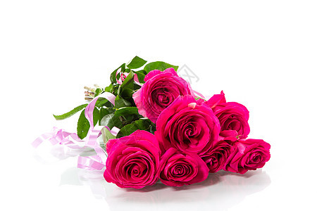 白色背景上美丽的红玫瑰花束的美丽花束图片