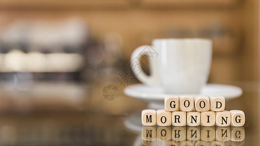 早安立方块 带杯咖啡反射玻璃图片