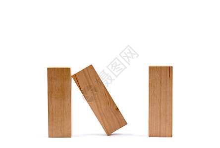 三个带复制空间的木林游戏屏障 孤立在白色背景上立方体建筑危险木头玩具建筑学商业竞赛喜悦剪裁图片