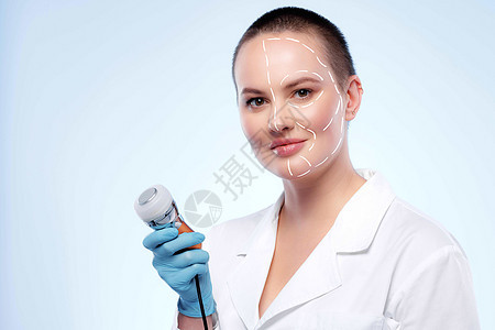 长得漂亮 脸皮上有箭头的女人的肖像女士护理程序成人整容塑料治疗药品皮肤皱纹图片