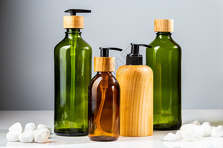 玻璃和木玻璃及合生态的卫生间配件面部配饰瓶子浴室琥珀色浪费液体护发素包装身体图片