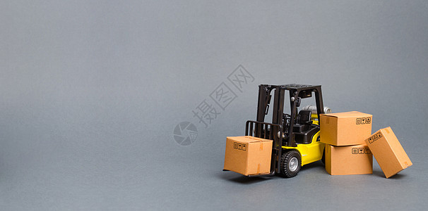 有纸板箱的黄色铲车 增加销售 生产商品 运输 货物和货物的存储 货运 货物交付 后勤 零售 横幅 复制空间图片