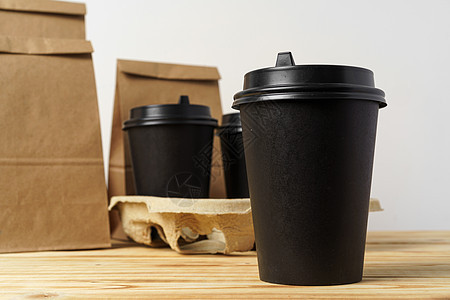 包装纸袋 取走食物和咖啡杯集装箱送货品牌桌子白色广告餐厅杯子产品纸板午餐图片