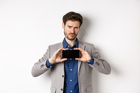 显示空智能手机屏幕 站在白色背景的白脸人面前成人工作促销技术成功电话办公室男性广告人士图片