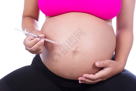 白底注射针筒的怀孕妇女图片