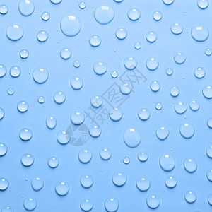蓝色背景上的水滴 水纹理特写 布满水滴的背景玻璃 水泡图片