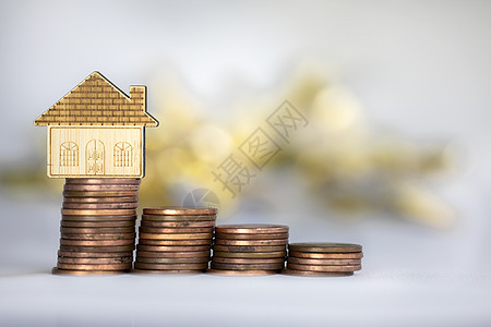 硬币储蓄设置楼梯到概念投资抵押贷款金融和业务的房屋模型金子储蓄住宅经济抵押商业房子硬币价格货币图片