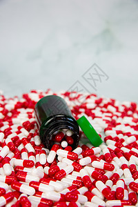 白色背景红白胶囊瓶 维生素 药物或药物背景 健康 医疗和商业概念医院治愈玻璃粉末矿物药店帮助疼痛疾病剂量图片
