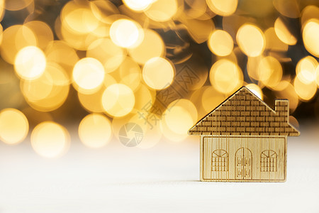 带有金色闪亮散景背景的小图标房子投资抵押房地产概念图片