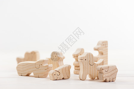 木制玩具动物回忆孩子们积木玩物乡村学习孩子创造力木材工艺图片