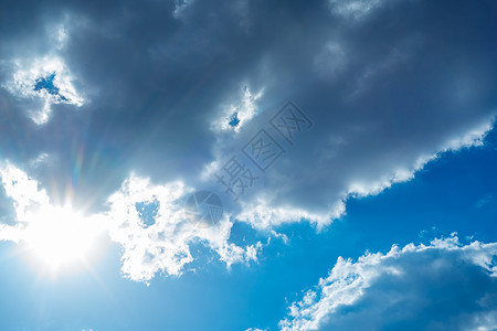 夏日阳光明媚 蓝天和云彩自由太阳天堂辉光晴天日光预报空气精神蓝色图片