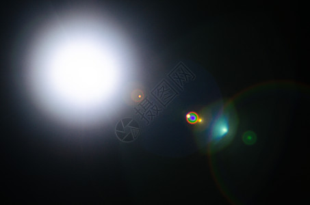 抽象自然太阳耀斑或黑色背景的远恒星屏幕圆圈宇宙镜片星星摄影插图聚光灯行星蓝色背景图片