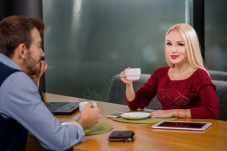 男女在商业午餐中早餐技术咖啡食物人员商务会议领导战略讨论图片