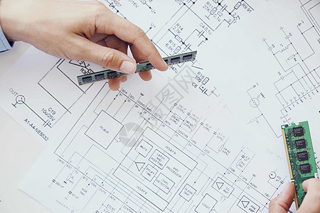 修理计算机部件的微型电路微电路电脑商业工具安装数据工程桌子木板电子产品芯片图片