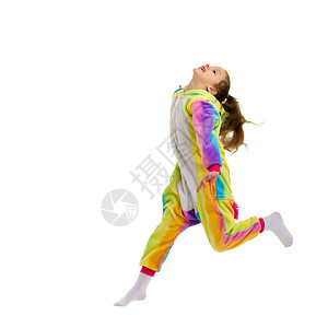 女孩在跳跃 快乐的童年概念 户外乐趣幸福飞跃运动活力喜悦裙子工作室微笑青年图片
