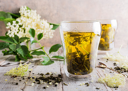 绿色茶和长花绿茶生物木头食物果汁木花排毒饮料治疗茶壶活力图片