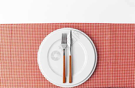 叉子 刀和盘子放在毛巾上 白背景孤立无援收藏乐器宏观金属餐具飞碟服务早餐餐厅厨房图片