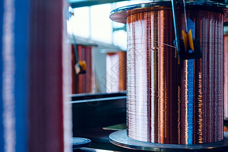 生产铜线 在工厂的钢丝里装有电缆 有线厂宏观金属电工作坊缠绕工具高压力量工程电压图片