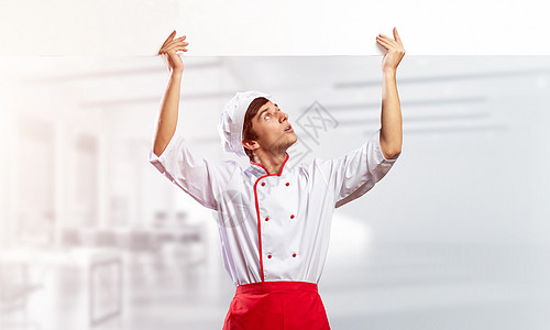 年轻男厨师 手持空白白白招牌服务广告展示推介会美食帽子职业房间男人餐厅图片