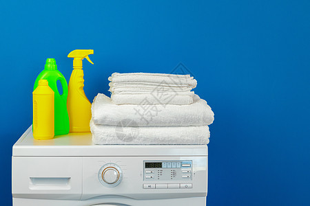 一瓶清洁液化水管洗衣机 室内技术织物烘干机塑料肥皂器具柔软剂房子瓶子家务图片
