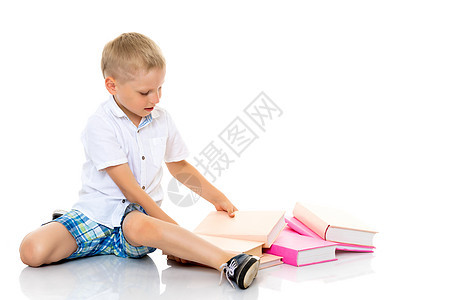 一个有书的小男孩教科书学校幼儿园学生小学生阅读男性班级家庭学习图片