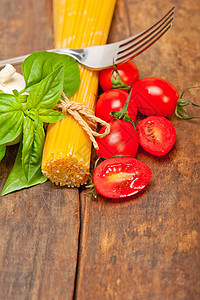 意大利意大利意大利面糊番茄和巴西尔食谱饮食午餐美食餐厅乡村营养木头香料宏观图片