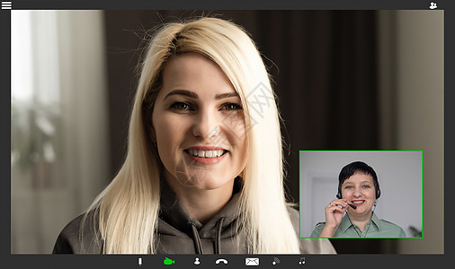 Pc 屏幕视图 头像肖像女商务人士进行视频通话看着网络摄像头远程咨询客户 自信的商务女士领导工作面试通过视频电话应用程序与申请人图片