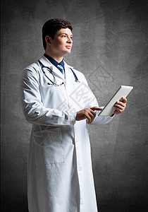 带电脑平板电脑的医生从业者临床文件治疗工人药片男人卫生实习生护士图片