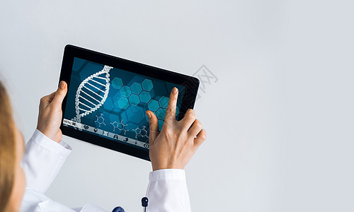 与平板电脑合作的女医生近亲手医院治疗关心技术工作卫生笔记本诊所工具诊断图片
