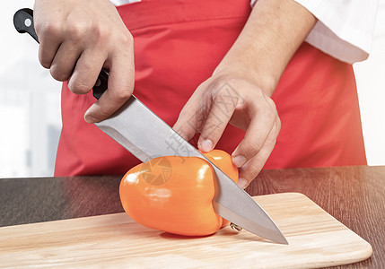 切橙色鲜胡椒橙子烹饪木板推介会美食厨师饮食沙拉男人餐饮图片