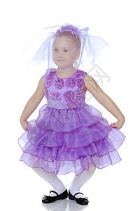 穿紫色裙子的小女孩女儿公主孩子金发女郎长发冒充工作室童年快乐幸福图片