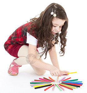 用彩色铅笔绘画女童描绘艺术女孩快乐童年微笑桌子工艺孩子学习图片