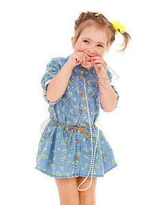 迷人的小女孩玩耍 玩得开心情感自由旅行娱乐太阳森林微笑裙子幸福家庭图片