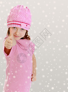 女孩露出拇指幸福童年喜悦孩子们孩子假期微笑乐趣广告牌快乐图片