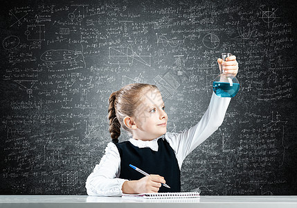 女小女科学家测试管检查教育班级童年实验知识化学科学控制学校试剂图片