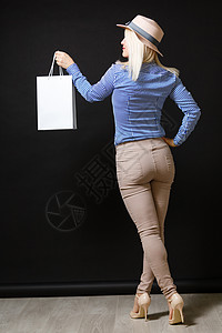 黑周日概念 持有购物袋的优美女性购物女孩顾客标签购物中心字体购物狂黑色工作室漩涡图片