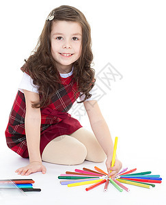用彩色铅笔绘画女童创造力微笑桌子孩子描绘教育童年女孩学习蜡笔图片