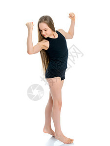 一个小女孩露出她的肌肉运动幸福手势女孩手臂快乐活动力量微笑童年图片