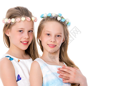 两个可爱的小女孩特配孩子夫妻家庭乐趣裙子公主女孩们姐姐闲暇女孩图片