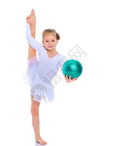 球与小女孩小女孩和球在一起很合得来健身房童年体操演员工作室竞赛喜悦运动员力量有氧运动背景