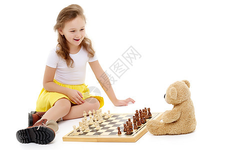 女孩下象棋棋盘竞赛棋子逻辑游戏战略教育闲暇活动运动图片