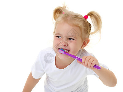 有个小女孩刷牙了牙齿牙科牙刷卫生牙膏微笑孩子刷子白色童年图片