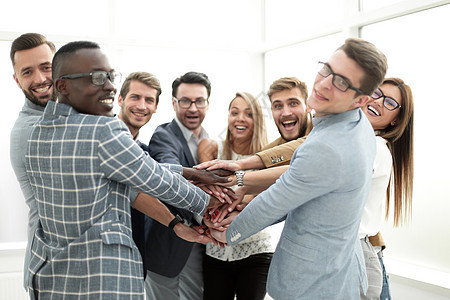 专业商业团队显示其团结精神会议企业家青年合伙雇员手势友谊力量就业合作图片