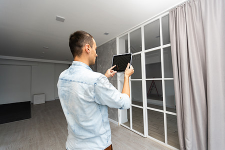 智能家 用平板电脑控制盲人触摸屏音乐助手公寓咖啡自动化按钮房子窗户男性图片