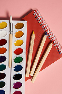 丙烯颜料画笔艺术项目抽象纸粉红色背景教育染料铅笔补给品爱好调色板画笔绘画画家工艺图片