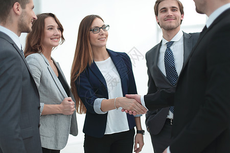 商业和办公概念微笑的商业团队男性同事女士会议技术合伙女性合同工作办公室图片