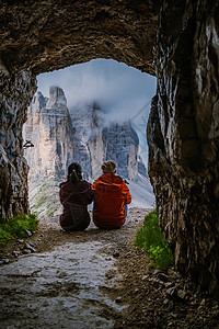 意大利多比亚科托布拉克 特伦蒂诺阿尔托阿迪或南蒂罗尔顶峰山脉高山悬崖高地晴天挑战冰川夫妻时间图片