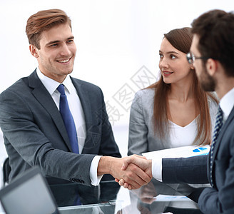 金融伙伴的握手商业问候语男人领导交易成人团队员工文档顾问图片